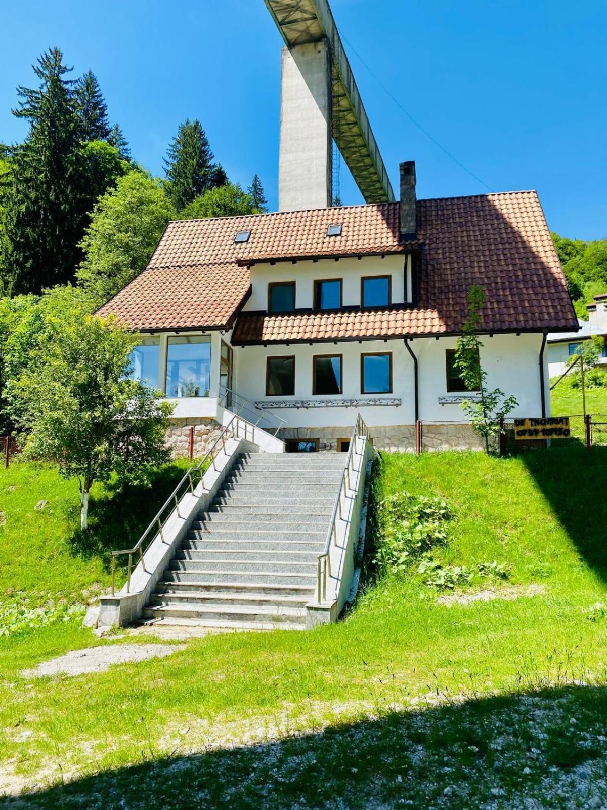 Villa Cabana Din Munte Moroeni Exterior foto